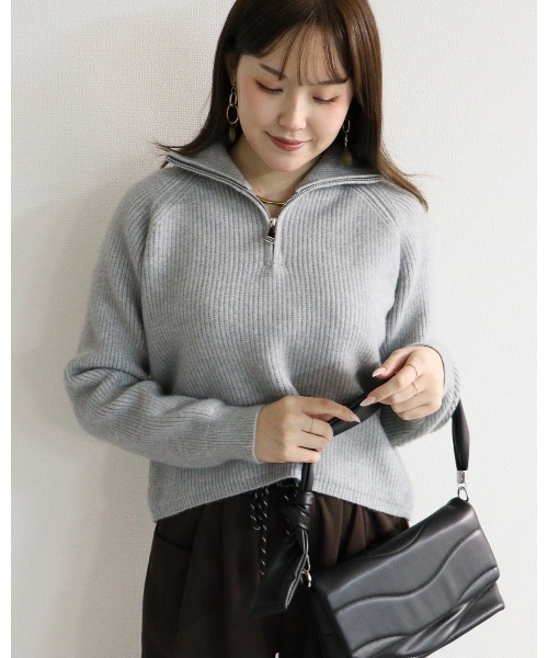 attiree(アティレー)の「ハーフジップニット(ニット/セーター・レディース・ベージュ/ブラウン/アイボリー/チャコールグレー/グレー・FREE)」の16枚目の写真