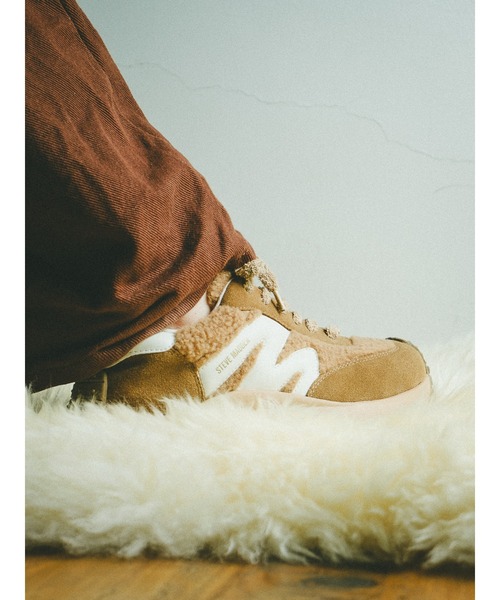 STEVE MADDEN(スティーブマデン)の「【先着でクマチャームノベルティ付き】スエードファー厚底スニーカー/S.MADDEN SUPERCAMPO-F(スニーカー・レディース・ベージュ系その他/アイボリー・22.5cm/23.0cm/23.5cm/23.5-24/24.0cm/24.5cm)」の2枚目の写真
