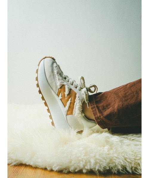 STEVE MADDEN(スティーブマデン)の「【先着でクマチャームノベルティ付き】スエードファー厚底スニーカー/S.MADDEN SUPERCAMPO-F(スニーカー・レディース・ベージュ系その他/アイボリー・22.5cm/23.0cm/23.5cm/23.5-24/24.0cm/24.5cm)」の1枚目の写真