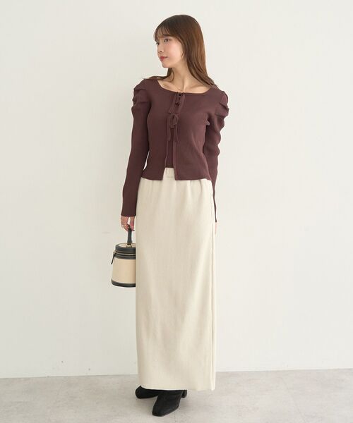 earth music&ecology(アースミュージックアンドエコロジー)の「レイヤード風ギャザーショルダーリブニット(ニット/セーター・レディース・アイボリー/ブラック/ブラウン・FREE)」の11枚目の写真