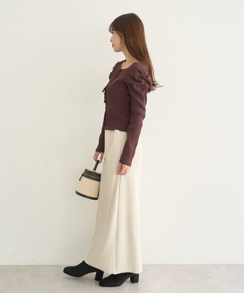 earth music&ecology(アースミュージックアンドエコロジー)の「レイヤード風ギャザーショルダーリブニット(ニット/セーター・レディース・アイボリー/ブラック/ブラウン・FREE)」の12枚目の写真