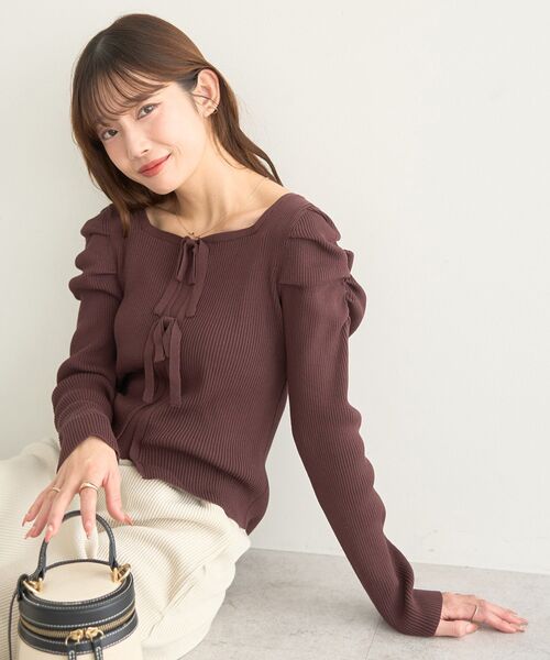 earth music&ecology(アースミュージックアンドエコロジー)の「レイヤード風ギャザーショルダーリブニット(ニット/セーター・レディース・アイボリー/ブラック/ブラウン・FREE)」の14枚目の写真