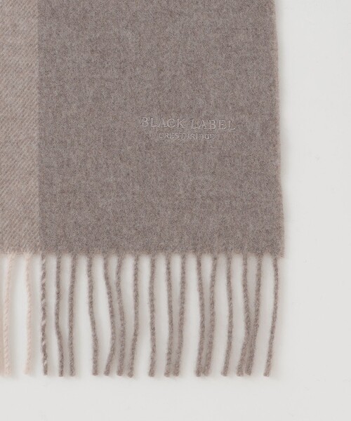 BLACK LABEL CRESTBRIDGE（ブラックレーベル・クレストブリッジ）の「バイカラーソリッドマフラー（マフラー・メンズ・ネイビー/ベージュ系その他/ブラック・FREE）」の8枚目の写真