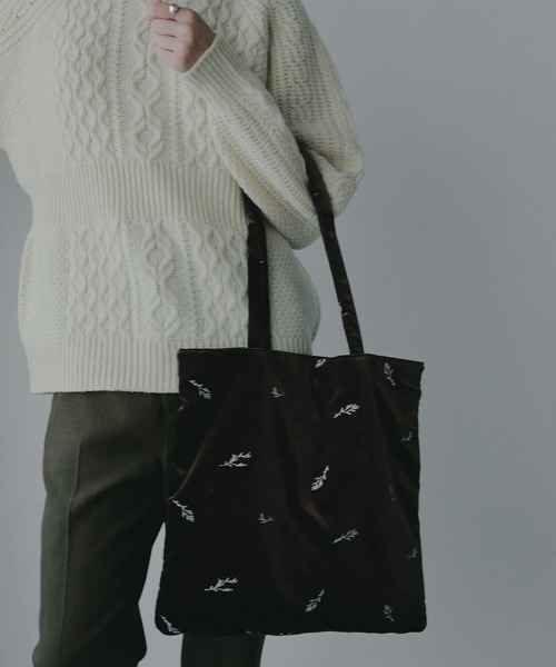 MANOF（マノフ）の「VELOUR EMBROIDERY TOTE BAG（トートバッグ・レディース・ブルー/ブラウン・FREE）」の4枚目の写真