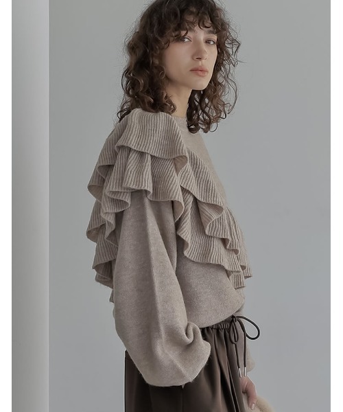 Re:EDIT（リエディ）の「[2025AW COLLECTION]アシメフリルニットプルオーバー（ニット/セーター・レディース・チャコールグレー/グレイッシュベージュ/アイボリー・MEDIUM）」の5枚目の写真