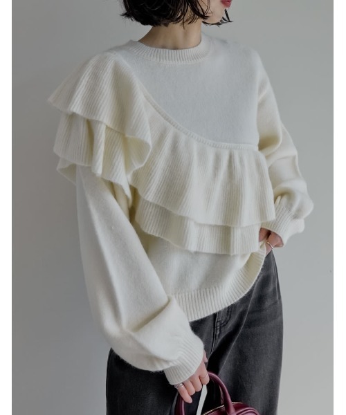 Re:EDIT（リエディ）の「[2025AW COLLECTION]アシメフリルニットプルオーバー（ニット/セーター・レディース・チャコールグレー/グレイッシュベージュ/アイボリー・MEDIUM）」の13枚目の写真