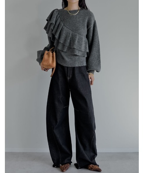 Re:EDIT（リエディ）の「[2025AW COLLECTION]アシメフリルニットプルオーバー（ニット/セーター・レディース・チャコールグレー/グレイッシュベージュ/アイボリー・MEDIUM）」の14枚目の写真