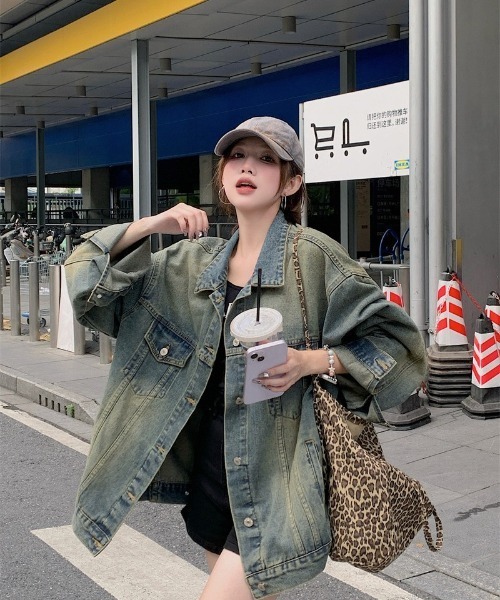 Ritzy(リッツィー)の「ヴィンテージ調のダークデニムジャケット(デニムジャケット・レディース・ブルー・M/L)」の1枚目の写真