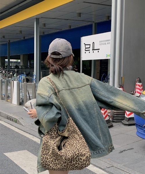 Ritzy(リッツィー)の「ヴィンテージ調のダークデニムジャケット(デニムジャケット・レディース・ブルー・M/L)」の12枚目の写真