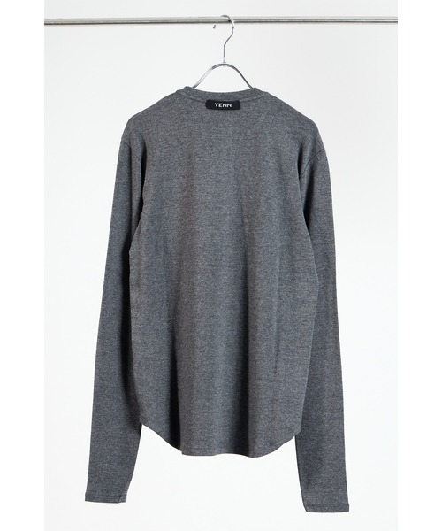 YENN(イエン)の「【 YENN / イエン 】HENRY NECK LONG TEE / ヘンリーネックロングスリーブTシャツ(Tシャツ/カットソー・レディース・チャコール/ベージュ・FREE)」の4枚目の写真