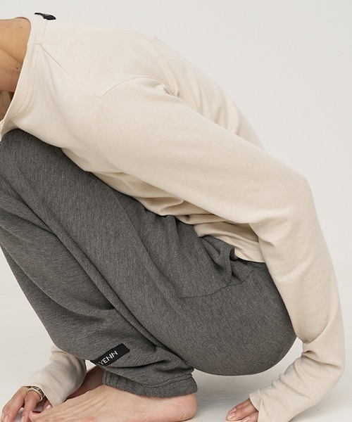 YENN(イエン)の「【 YENN / イエン 】HENRY NECK LONG TEE / ヘンリーネックロングスリーブTシャツ(Tシャツ/カットソー・レディース・チャコール/ベージュ・FREE)」の10枚目の写真