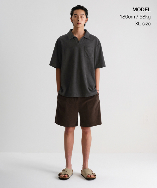 MUSINSA STANDARD（ムシンサスタンダード）の「テリークロススリットネックポロシャツ[ダークグレー]（ポロシャツ・メンズ・その他・SMALL/MEDIUM/LARGE/X-LARGE/XX-LARGE/XXX-LARGE）」の4枚目の写真