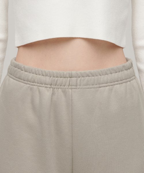 MUSINSA STANDARD WOMAN（ムシンサスタンダードウーマン）の「ウィメンズリラックスドラウンジスウェットパンツ[グレイッシュベージュ]（スウェットパンツ・レディース・その他・SMALL/MEDIUM/LARGE/X-SMALL）」の3枚目の写真