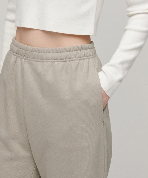 MUSINSA STANDARD WOMAN（ムシンサスタンダードウーマン）の「ウィメンズリラックスドラウンジスウェットパンツ[グレイッシュベージュ]（スウェットパンツ・レディース・その他・SMALL/MEDIUM/LARGE/X-SMALL）」の5枚目の写真