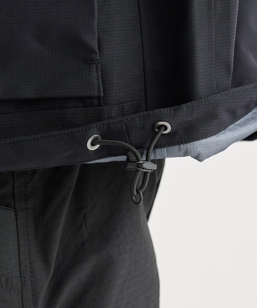 WHITE MOUNTAINEERING(ホワイトマウンテニアリング)の「【White Mountaineering / ホワイトマウンテニアリング】GORE-TEX LUGGAGE MOUNTAIN PARKA(マウンテンパーカー・メンズ・ブラック・1/0)」の10枚目の写真