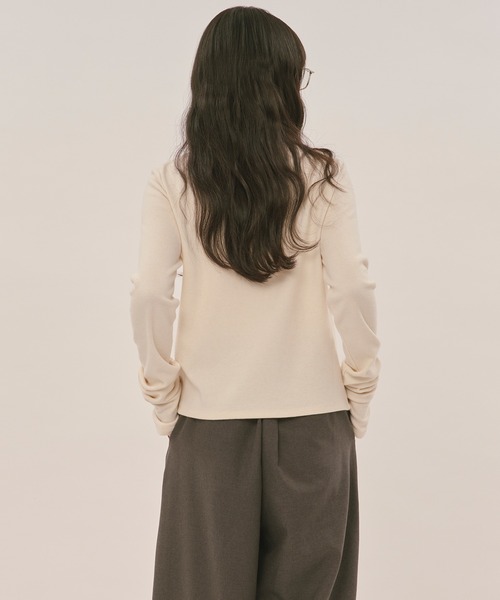 loin nuit（ロワンニュイ）の「asymmetry tuck tops / アシンメトリー