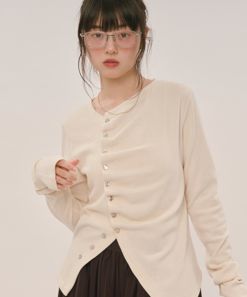 loin nuit（ロワンニュイ）の「asymmetry tuck tops / アシンメトリー