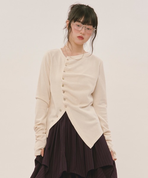 loin nuit（ロワンニュイ）の「asymmetry tuck tops / アシンメトリー