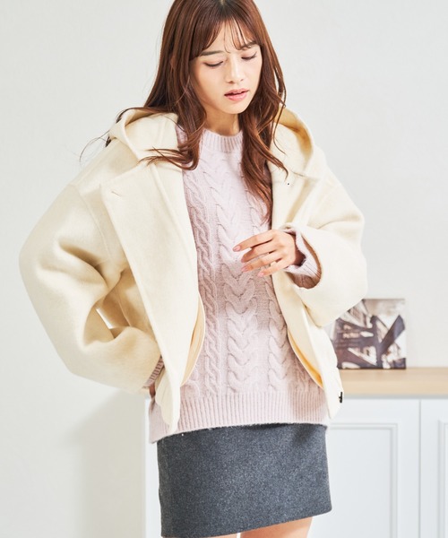 MISCH MASCH(ミッシュマッシュ)の「ZOZO限定 フードボリュームショートコート(その他アウター・レディース・アイボリー/グレー・フリ-)」の4枚目の写真