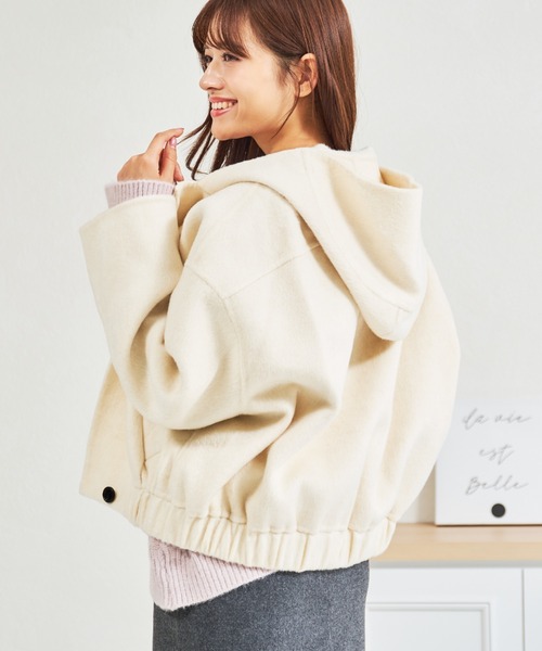 MISCH MASCH(ミッシュマッシュ)の「ZOZO限定 フードボリュームショートコート(その他アウター・レディース・アイボリー/グレー・フリ-)」の5枚目の写真