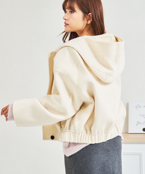 MISCH MASCH(ミッシュマッシュ)の「ZOZO限定 フードボリュームショートコート(その他アウター・レディース・アイボリー/グレー・フリ-)」の6枚目の写真