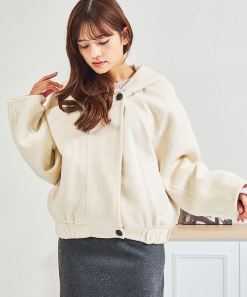 MISCH MASCH(ミッシュマッシュ)の「ZOZO限定 フードボリュームショートコート(その他アウター・レディース・アイボリー/グレー・フリ-)」の7枚目の写真