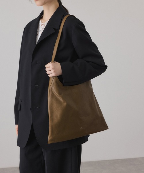 ADAM ET ROPE'（アダムエロペ）の「【PFT】Triangle Bag（ショルダーバッグ・レディース・グリーン系その他2/ブラック・FREE）」の9枚目の写真