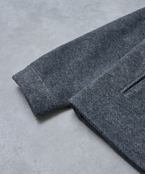 AH ABAHOUSE（エーエイチアバハウス）の「CROPPED DOUBLE ZIP-UP SHAGGY BLOUSON / クロップドダブルジップアップシャギーブルゾン（ブルゾン・メンズ・ブラック/チャコールグレー・46/48/44）」の11枚目の写真