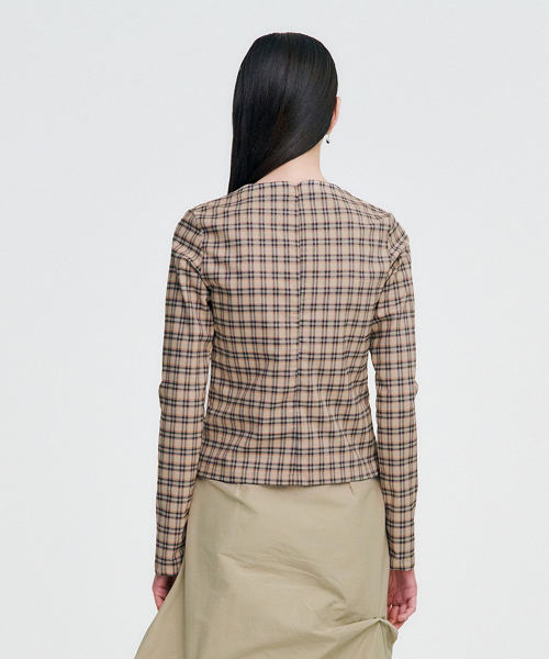 KIMZISU(キムジス)の「Twisted Check High-neck Top _ BEIGE(Tシャツ/カットソー・レディース・その他・SMALL/MEDIUM)」の3枚目の写真