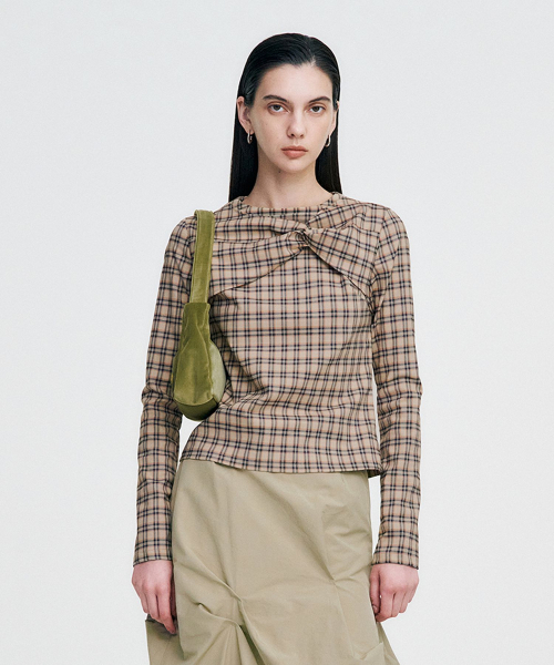 KIMZISU(キムジス)の「Twisted Check High-neck Top _ BEIGE(Tシャツ/カットソー・レディース・その他・SMALL/MEDIUM)」の5枚目の写真