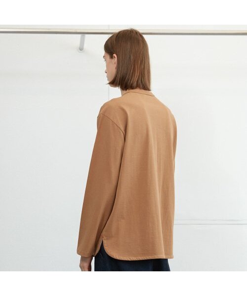 HORLISUN(ホーリーサン)の「20FW Emery Long Sleeve Pocket Seasonal T-shirts Camel(Tシャツ/カットソー・メンズ・その他・SMALL/LARGE/MEDIUM)」の2枚目の写真