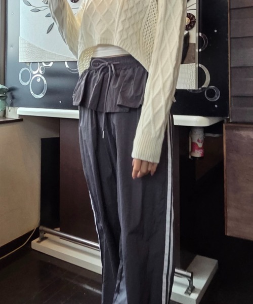 tolene(トレネ)の「ウエストフリル サイドライン ワイド トラックパンツ(その他パンツ・レディース・ブラック/チャコールグレー・FREE)」の16枚目の写真