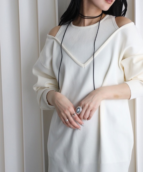 YENNA（イェンナ）の「レイヤード風Vネックプルオーバートップス（ニット/セーター・レディース・アイボリー/ブラック/グレイッシュベージュ/ブラウン・FREE）」の2枚目の写真
