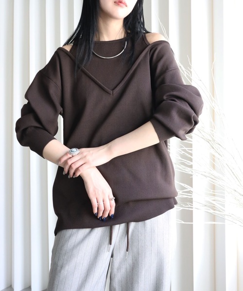 YENNA（イェンナ）の「レイヤード風Vネックプルオーバートップス（ニット/セーター・レディース・アイボリー/ブラック/グレイッシュベージュ/ブラウン・FREE）」の21枚目の写真