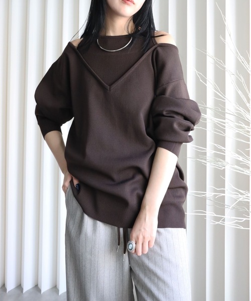 YENNA（イェンナ）の「レイヤード風Vネックプルオーバートップス（ニット/セーター・レディース・アイボリー/ブラック/グレイッシュベージュ/ブラウン・FREE）」の22枚目の写真