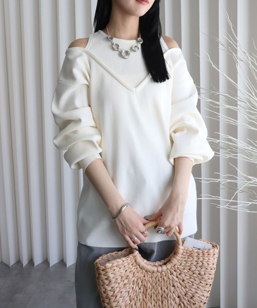 YENNA（イェンナ）の「レイヤード風Vネックプルオーバートップス（ニット/セーター・レディース・アイボリー/ブラック/グレイッシュベージュ/ブラウン・FREE）」の6枚目の写真
