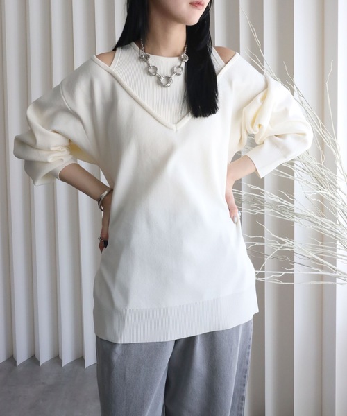YENNA（イェンナ）の「レイヤード風Vネックプルオーバートップス（ニット/セーター・レディース・アイボリー/ブラック/グレイッシュベージュ/ブラウン・FREE）」の8枚目の写真
