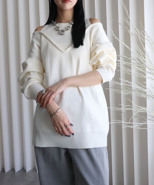 YENNA（イェンナ）の「レイヤード風Vネックプルオーバートップス（ニット/セーター・レディース・アイボリー/ブラック/グレイッシュベージュ/ブラウン・FREE）」の9枚目の写真