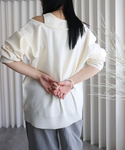 YENNA（イェンナ）の「レイヤード風Vネックプルオーバートップス（ニット/セーター・レディース・アイボリー/ブラック/グレイッシュベージュ/ブラウン・FREE）」の11枚目の写真