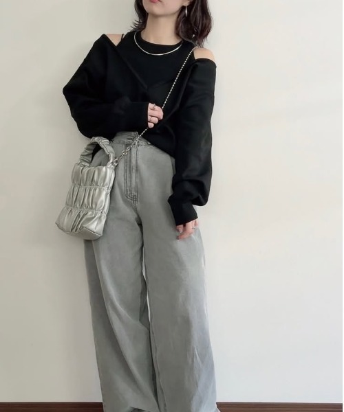YENNA(イェンナ)の「レイヤード風Vネックプルオーバートップス(ニット/セーター・レディース・アイボリー/ブラック/グレイッシュベージュ/ブラウン・FREE)」の13枚目の写真