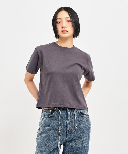 C WEAR BY THE GENIUS(シーウェアバイザジーニアス)の「オーバーサイズクロップTシャツチャコール(Tシャツ/カットソー・レディース・その他・MEDIUM/LARGE/X-LARGE/X-SMALL/SMALL)」の1枚目の写真