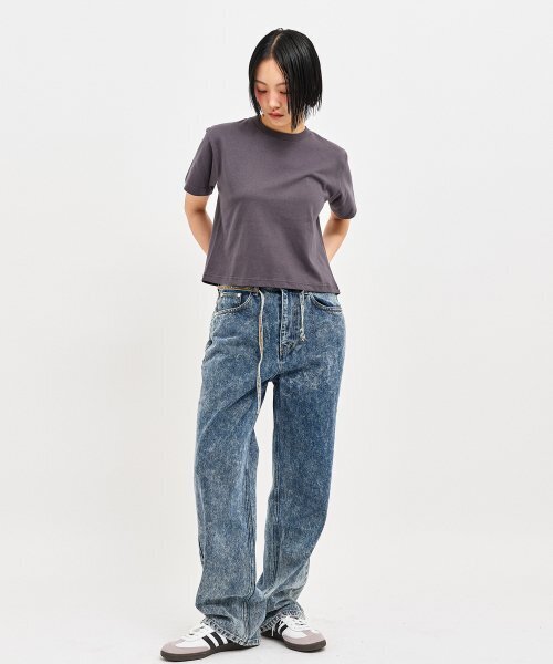 C WEAR BY THE GENIUS(シーウェアバイザジーニアス)の「オーバーサイズクロップTシャツチャコール(Tシャツ/カットソー・レディース・その他・MEDIUM/LARGE/X-LARGE/X-SMALL/SMALL)」の2枚目の写真