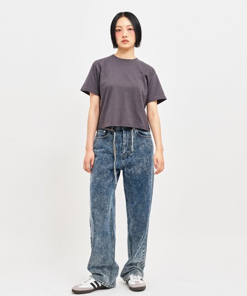 C WEAR BY THE GENIUS(シーウェアバイザジーニアス)の「オーバーサイズクロップTシャツチャコール(Tシャツ/カットソー・レディース・その他・MEDIUM/LARGE/X-LARGE/X-SMALL/SMALL)」の3枚目の写真