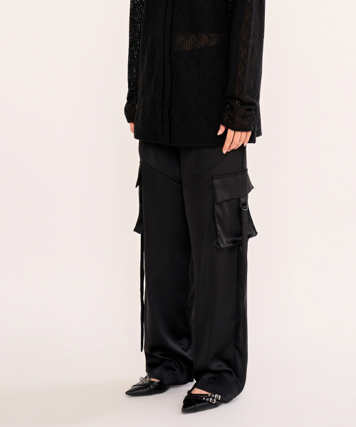 FANYOUNG(ファンヤング)の「ジップスリットサテンワイドカーゴパンツ(その他パンツ・レディース・その他・SMALL/MEDIUM)」の3枚目の写真