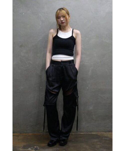 FANYOUNG(ファンヤング)の「ジップスリットサテンワイドカーゴパンツ(その他パンツ・レディース・その他・SMALL/MEDIUM)」の7枚目の写真