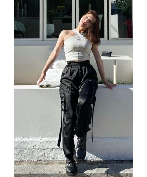 FANYOUNG(ファンヤング)の「ジップスリットサテンワイドカーゴパンツ(その他パンツ・レディース・その他・SMALL/MEDIUM)」の5枚目の写真