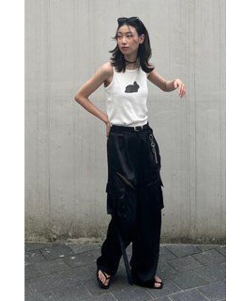 FANYOUNG(ファンヤング)の「ジップスリットサテンワイドカーゴパンツ(その他パンツ・レディース・その他・SMALL/MEDIUM)」の12枚目の写真