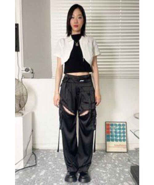 FANYOUNG(ファンヤング)の「ジップスリットサテンワイドカーゴパンツ(その他パンツ・レディース・その他・SMALL/MEDIUM)」の10枚目の写真