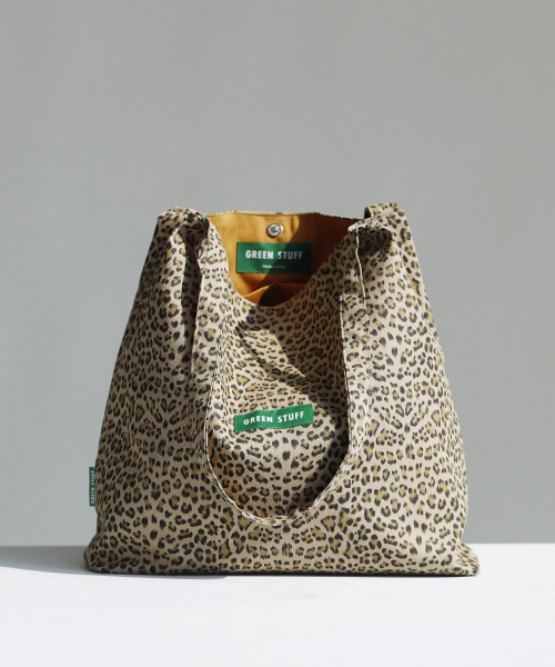 GREEN STUFF（グリーンスタッフ）の「boxy bag 53 - leopard all beige（エコバッグ/サブバッグ・レディース・その他・FREE）」の2枚目の写真
