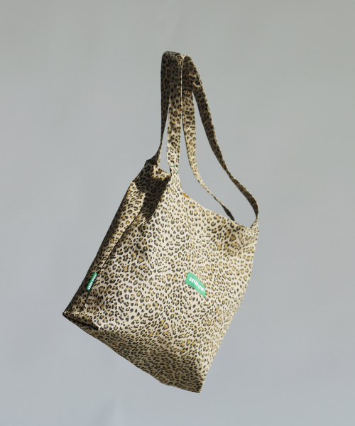 GREEN STUFF（グリーンスタッフ）の「boxy bag 53 - leopard all beige（エコバッグ/サブバッグ・レディース・その他・FREE）」の3枚目の写真